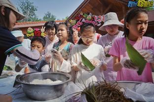 摄影师加鸡腿？爱德华兹今日赛场高清大图名场面赏析？